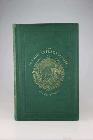 Jules Verne : Voyages et aventures du capitaine Hatteras. Paris, Hetzel, sd, (circa 1868). Un volume grand in-8° relié pleine percaline d'éditeur à décor, cartonnage personnalisé sur fond vert. Très bel intérieur très frais. Cartonnage bien frais.